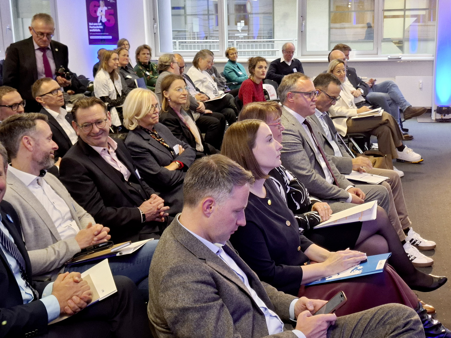 Die Politik hört zu